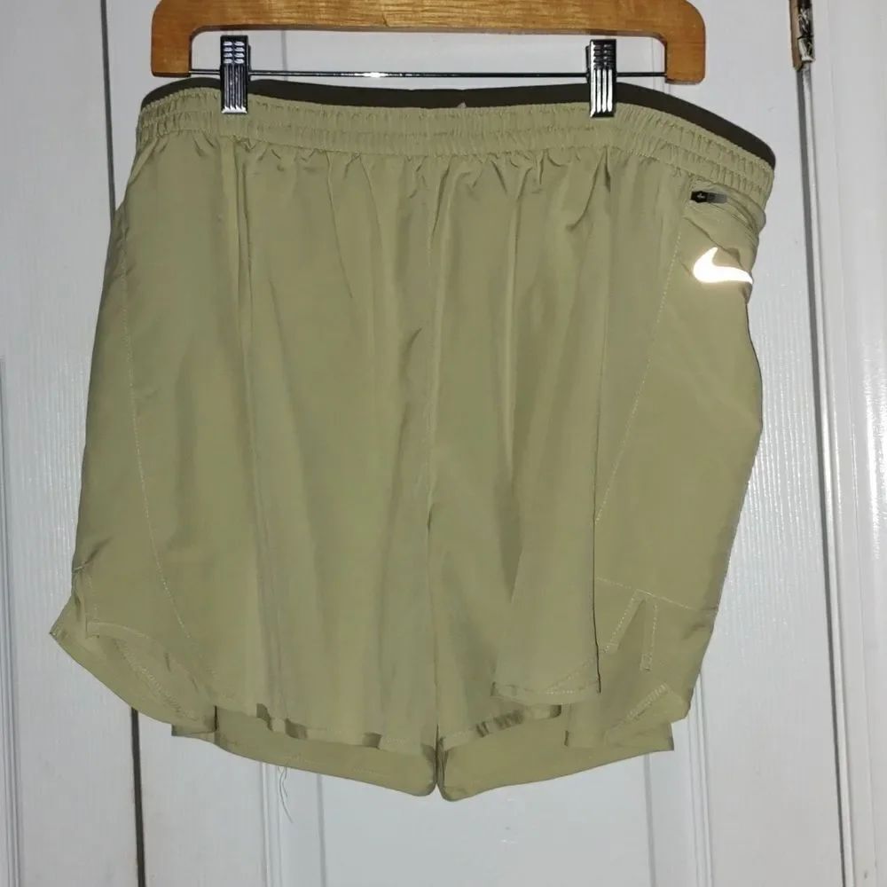 Nike Women's Tempo Lux 5" Shorts Sz XXL NWT